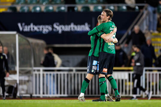 Varbergs Gustav Broman och Joakim Lindner jublar