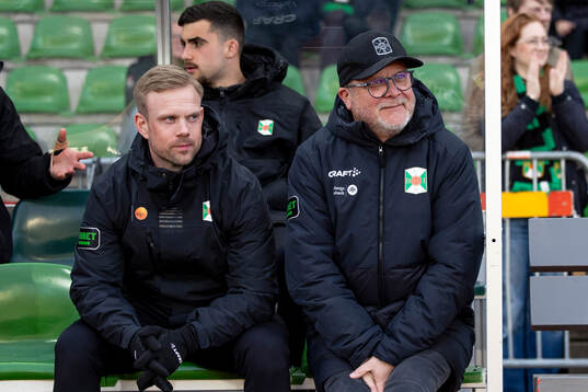Varbergs assisterande tränare Victor Salwén och tränare Roar Hansen