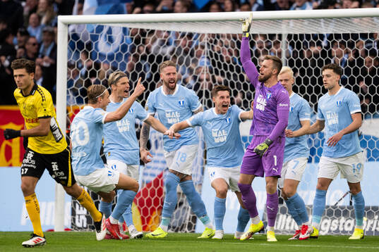 Malmö FFs målvakt Ricardo Schuck Friedrich jublar efter straffräddning