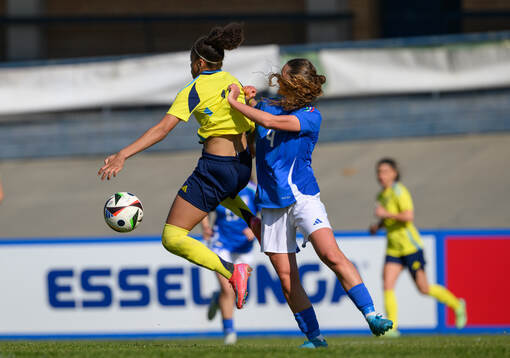 Felicia Schröder of Sweden and Martina Cocino of Italy