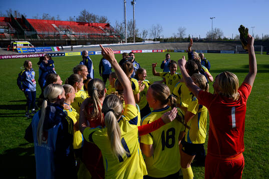 Players of Sweden celebrate