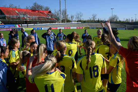 Players of Sweden celebrate