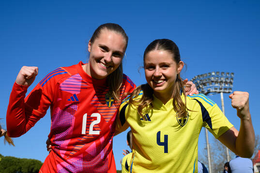  Goalkeeper Julia Cavander and Emma Holmqvist of Sweden celebrate