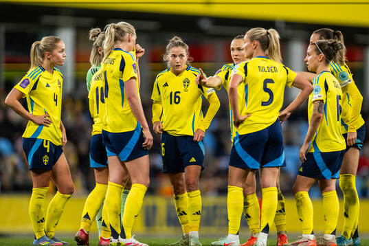 Hanna Lundkvist, Filippa Angeldahl, Magdalena Eriksson, Amanda Nildén and Julia Zigiotti Olme of Sweden