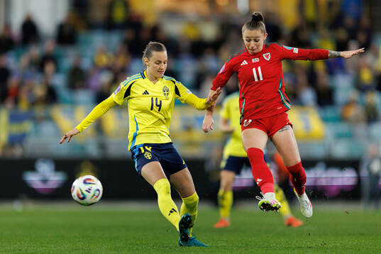 Nathalie Björn of Sweden and Hannah Cain of Wales