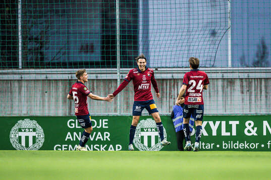 Örgrytes Noah Christoffersson jublar efter 0-1