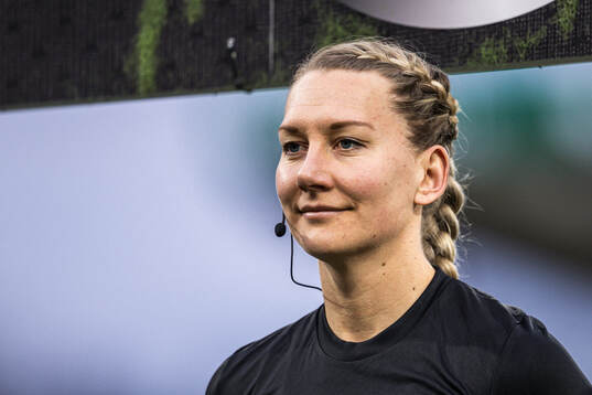 Domare Tess Olofsson vid lineup