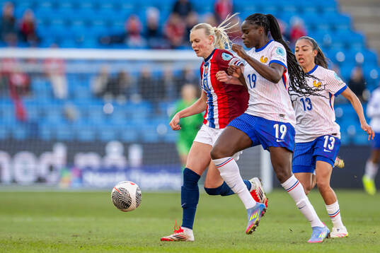 Karina Sævik of Norway and Griedge Mbock Bathy of France