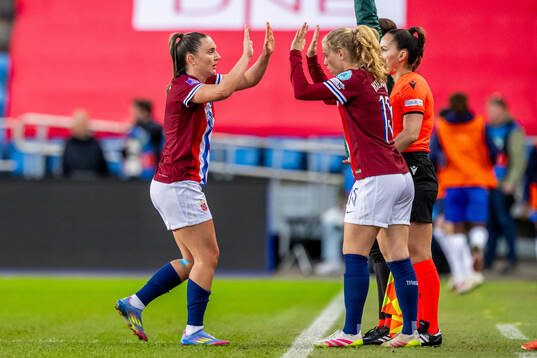 Vilde Bøe Risa of Norway is substituted with teammate Justine Kielland