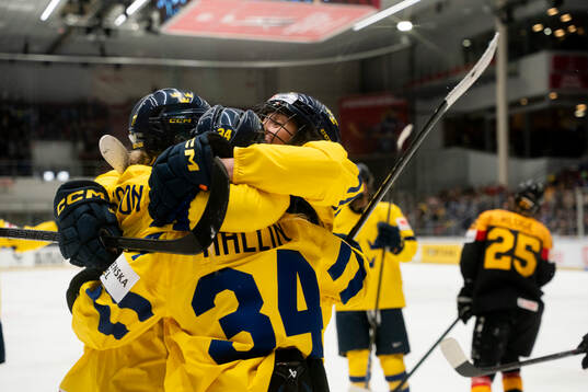 Linnea Johansson, Mira Hallin and Hanna Olsson of Sweden