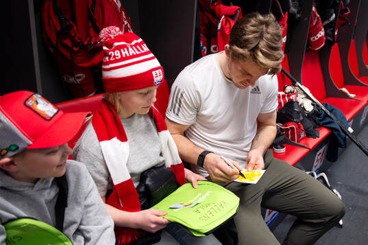 Timrås Filip Hållander köper