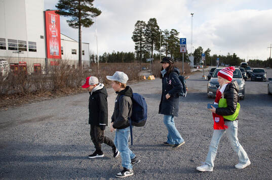 Timrås Filip Hållander köper