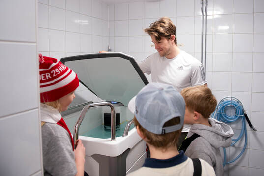 Timrås Filip Hållander köper