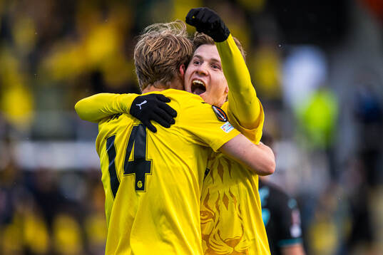 Ulrik Saltnes of Bodø/Glimt celebrates with Jens Petter