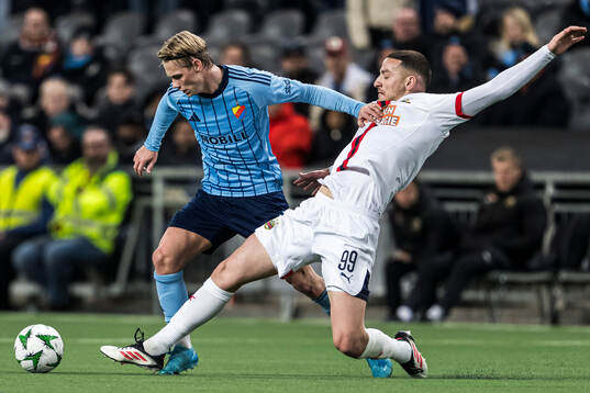 Tobias Gulliksen of Djurgården and Ercan Kara of Rapid Wien