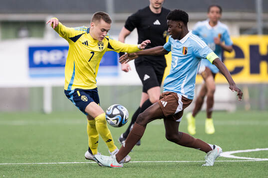 Nikolas Jovanovic of Sweden and Blessing Mukanza of Belgium