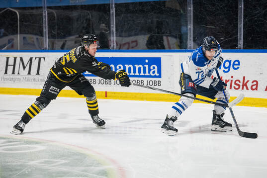 AIKs Viggo Gustafsson och Karlskogas Viktor Lennartsson