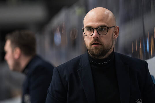 Karlskogas tränare Dennis Hall