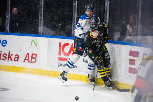 Karlskogas Tim Barkemo och AIKs Oscar Nord