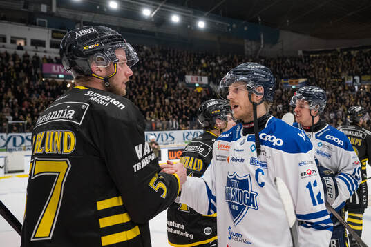 AIKs Alfred Barklund och Karlskogas Gustaf Thorell