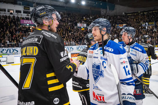 AIKs Alfred Barklund och Karlskogas Gustaf Thorell