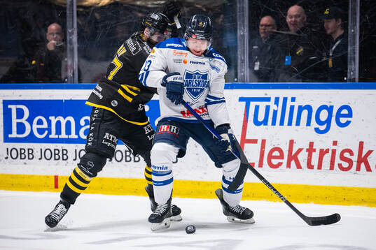 AIKs Eric Norin och Karlskogas Hampus Plato