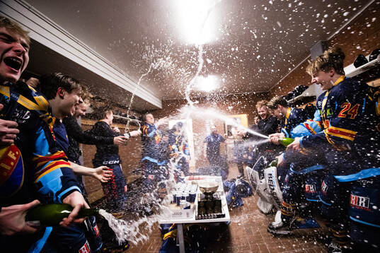 Djurgårdens Marcus Nordmark och Theo Stockselius jublar