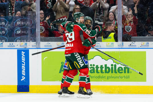 Frölundas Mikael Ruohomaa och Max Westergård jublar