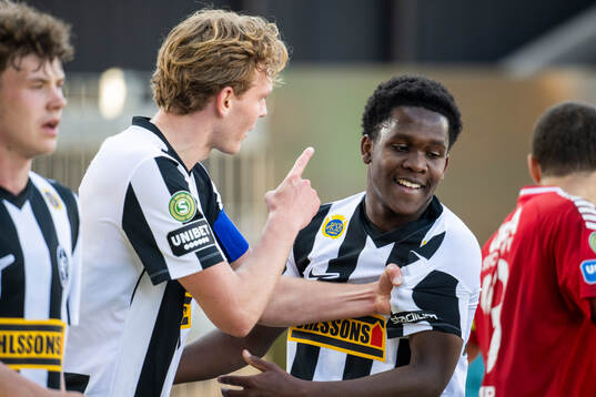 Landskronas Melker Jonsson lyfter varningsfinger till