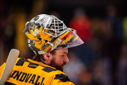 Skellefteås målvakt Gustaf Lindvall iför semifinal fem i