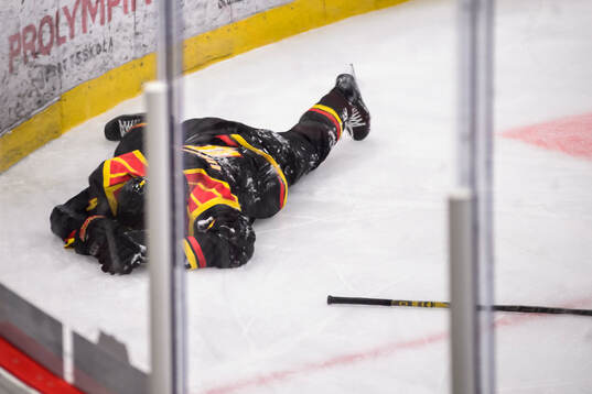 Brynäs Theo Lindstein har ont