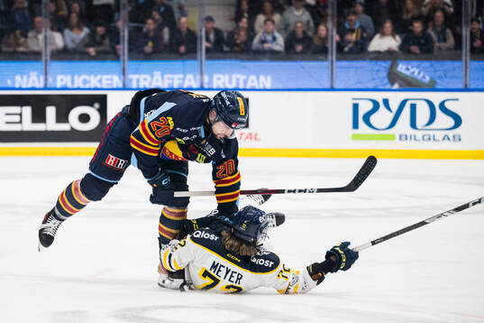Djurgårdens Jonathan Tychonick och Södertäljes Nicolai