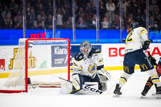 Södertäljes målvakt Frans Tuohimaa släpper in 1-0 av