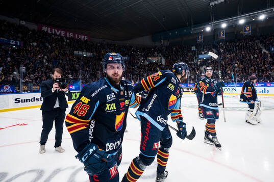 Djurgårdens Albin Grewe och Ludvig Rensfeldt jublar