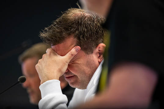 Häckens tränare Jens Gustafsson på presskonferensen