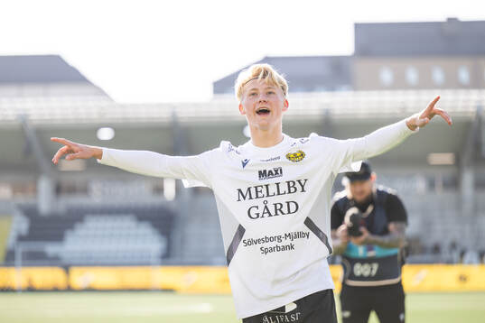 Mjällbys Olle Nilsson Löv jublar