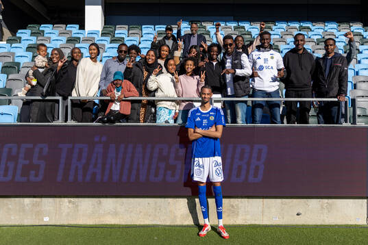 GIF Sundsvalls Yacqub Finey med sina fans