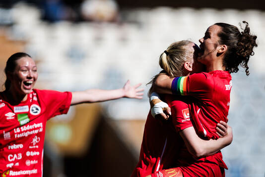 KIF Örebros Sofia Parkner och Julia Walentowicz jublar