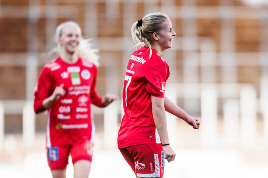 KIF Örebros Demi Pierre jublar efter 1-4