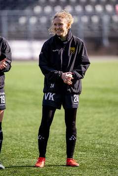 Umeås Nicole Robertson innan fotbollsmatchen i Elitettan mellan Umeå och Elfsborg den 13 april 2025 i Umeå. 