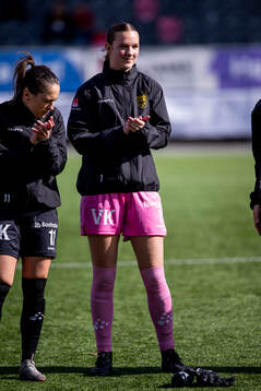 Umeås målvakt Maja Holm Baun innan fotbollsmatchen i Elitettan mellan Umeå och Elfsborg den 13 april 2025 i Umeå. 