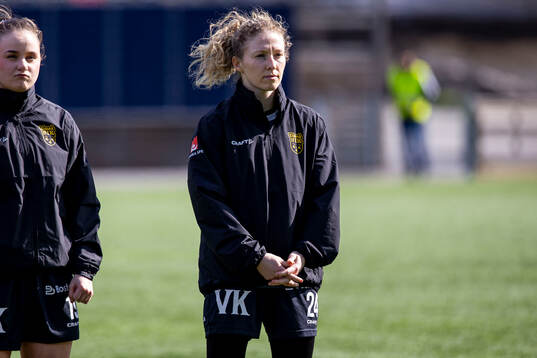 Umeås Nicole Robertson innan fotbollsmatchen i Elitettan mellan Umeå och Elfsborg den 13 april 2025 i Umeå. 