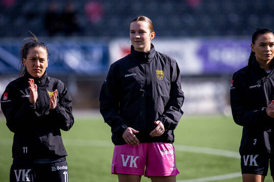 Umeås målvakt Maja Holm Baun innan fotbollsmatchen i Elitettan mellan Umeå och Elfsborg den 13 april 2025 i Umeå. 