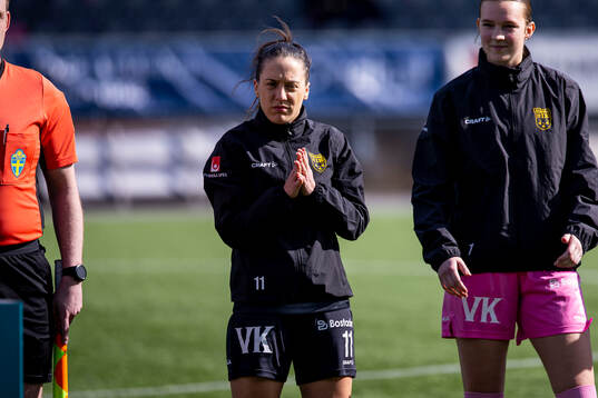 Umeås Alma Nygren innan fotbollsmatchen i Elitettan mellan Umeå och Elfsborg den 13 april 2025 i Umeå. 