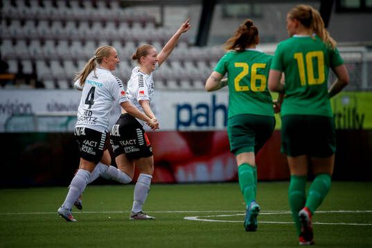 Örebro SKs Sofia Vesterlund gör 2-0 och jublar med Alva