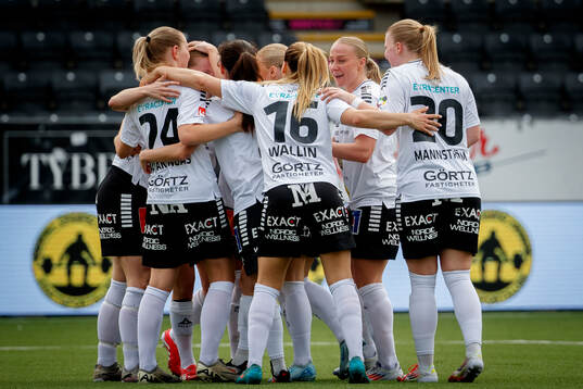 Örebro SKs Sofia Vesterlund gör 2-0 och jublar med