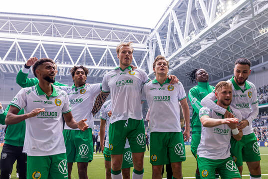 Hammarbys Tesfaldet Tekie, Jonathan Karlsson, Victor Eriksson, Hampus Skoglund,Moise Elohim Victoire Kabore, Simon Strand och Abdelrahman Boudah Saidi jublar
