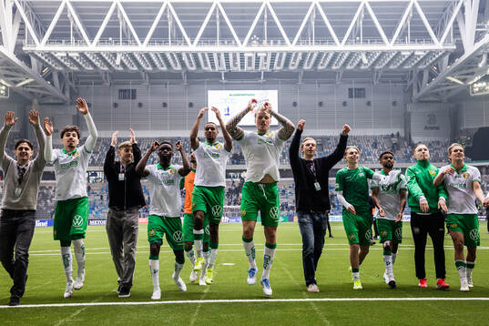 Hammarbys spelare jublar
