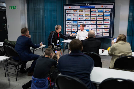 Frölundas tränare Roger Rönnberg på presskonferensen