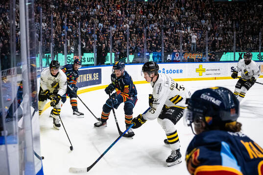 AIKs Tom Hedberg och Viggo Gustafsson mot Djurgårdens Dick